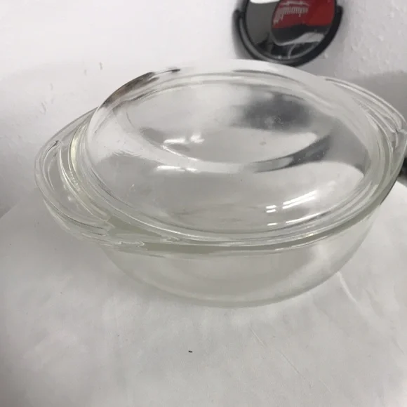 Pyrex by Corning Antique Baking & Microwave Dish - Picture 2 of 8